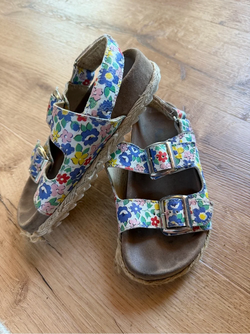 Mini Boden Kids Floral Buckle Sandals